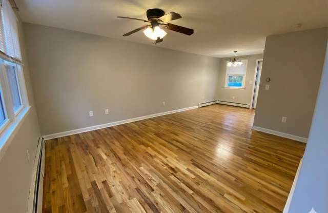 Photo of 144 E Main St