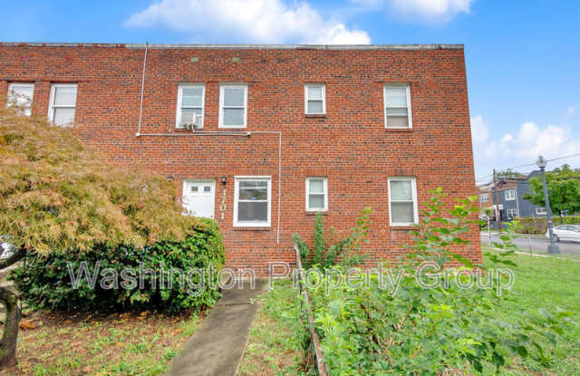 1701 Montello Ave NE