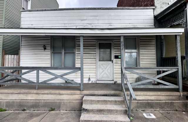 Quaint 2 Bedroom Single Family Home in York