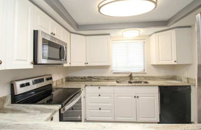Photo of **MUST SEE - COMPLETE REMODEL! **2 BED 2 BATH CONDO**ANNUAL RENTAL**SOUTH NAPLES**GOLF VIEW MANOR II**