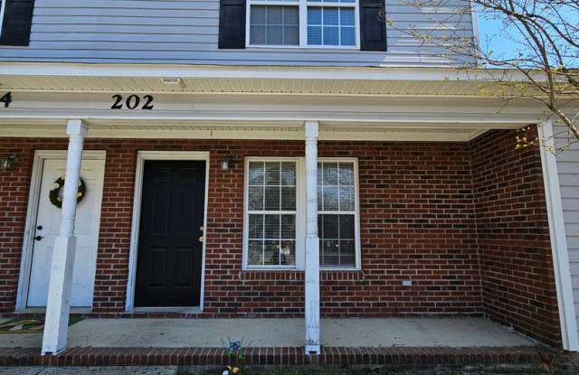 Affortable TownHome Close to Camp Lejeune! - 202 Palace Circle, Jacksonville, NC 28546