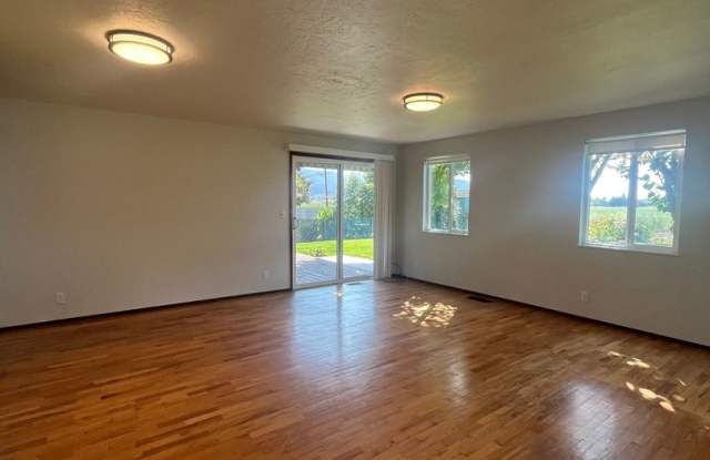 5-Bedroom 2-Bathroom home in Coburg