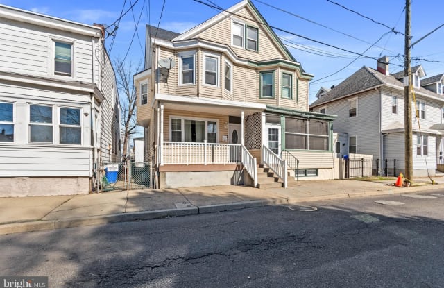 441 BERGEN STREET - 441 Bergen Street, Gloucester City, NJ 08030