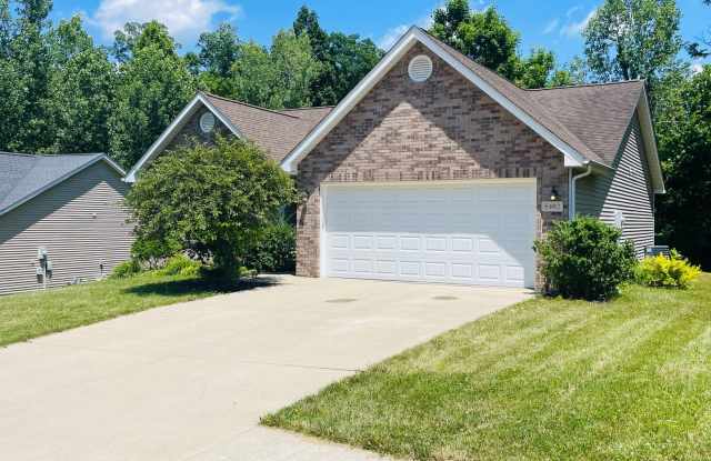 Great 3 Bed 2 Bath House with Garage!!