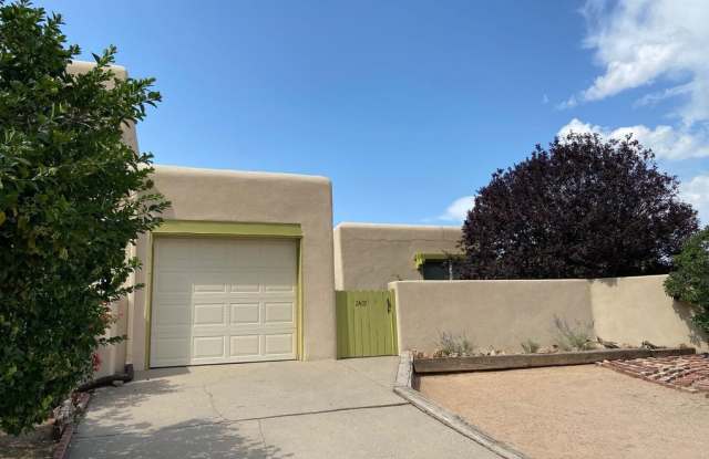 2401 San Patricio Plaza