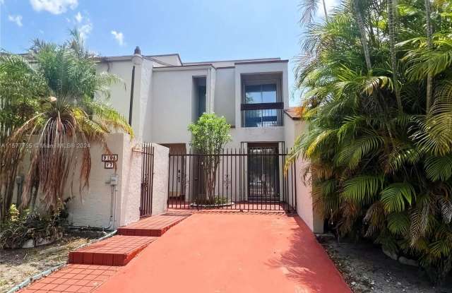 9155 Fontainebleau Blvd