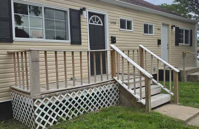 Freshly Updated Interior! 1 Bed/1 Bath - Anderson!