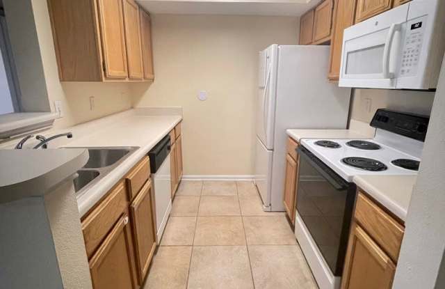 2B/2B Unfurnished Condo near Beach in the Heart of Destin!