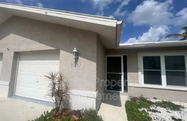 2921 SW Santa Barbara Pl