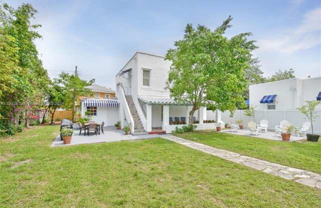 2255 SW 10th St