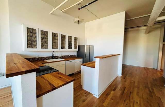 Photo of 201 E Chambers Street