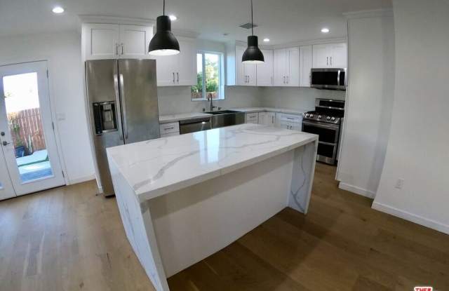 635 N Formosa Ave