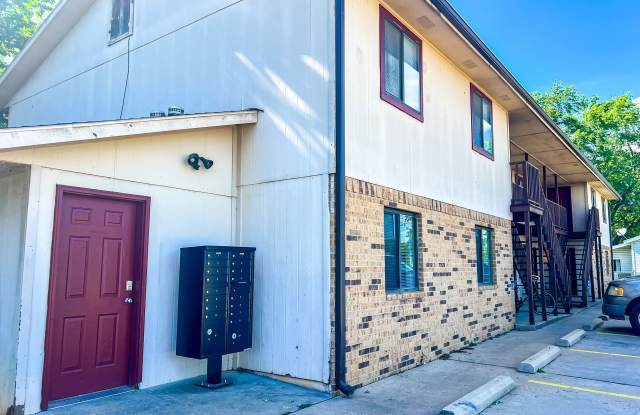 1037-1045 Happy Hollow