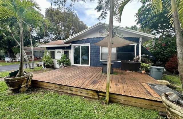 43 SE 10th Ter - 43 Southeast 10th Terrace, Dania Beach, FL 33004