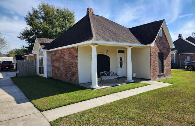 3 bedroom home in Acadiana Place subdivision