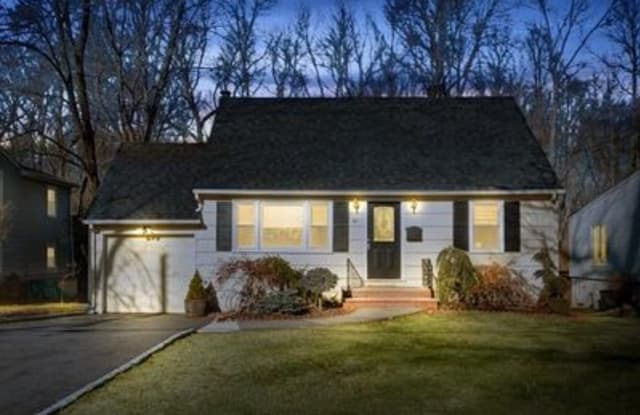 61 Beechwood Road - 61 Beechwood Road, Florham Park, NJ 07932