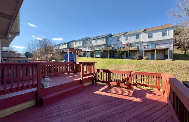 Charming 3 Bedroom/2.5 Bathroom in Parkville, MD!