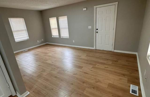 2 Bed 1 Bath With Garage
