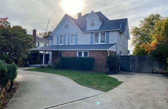 Photo of 460 Bayview Avenue S unit: 2Nd Fl