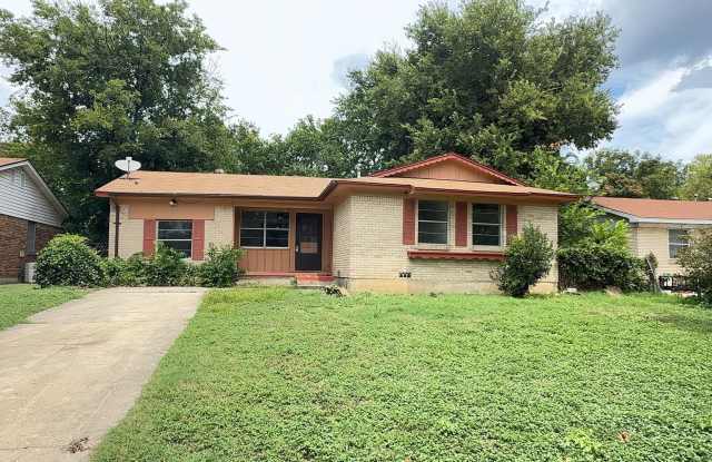 Photo of Upgraded 4 bedroom 2.5 bathroom house! HOUSING ACCEPTED! MOVE-IN SPECIAL!