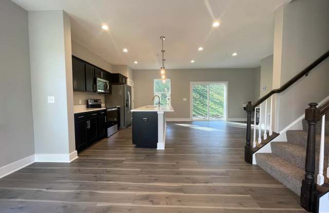 Beautiful 3 Bedroom Townhome in Delmont, PA - Franklin Regional School District