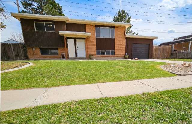 1261 W Tamarack Rd.