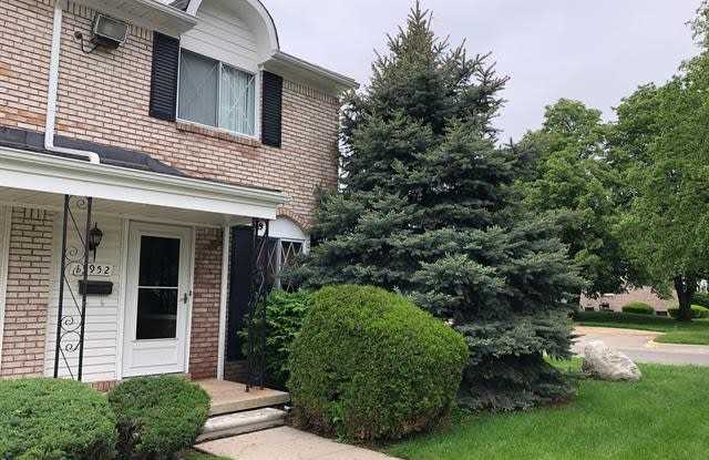 13952 CHAMPAGNE Drive - 13952 Champagne Drive, Sterling Heights, MI 48312