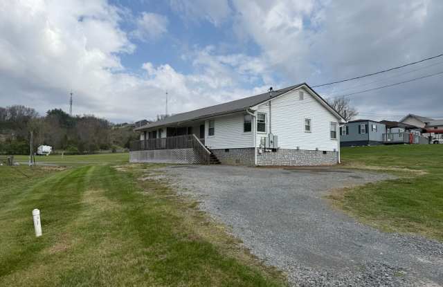3bed / 2 bath house near Race Track!