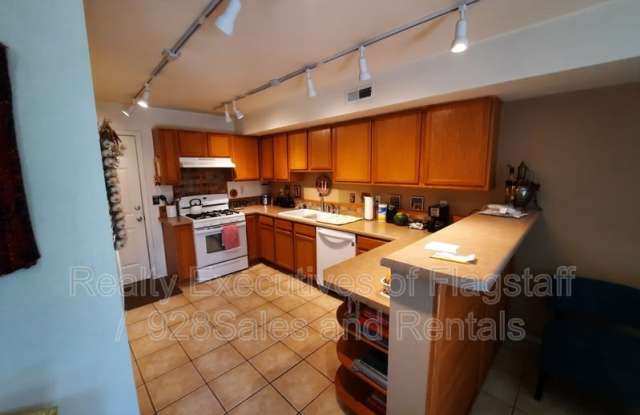 1075 W. Dead Wood Ct