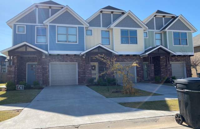 3 bed 2 1/2 bath townhome in Moore