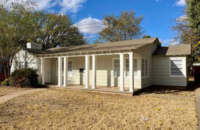Pre-leasing for August! - Spacious 3 Bedroom Home Located In Medical District!