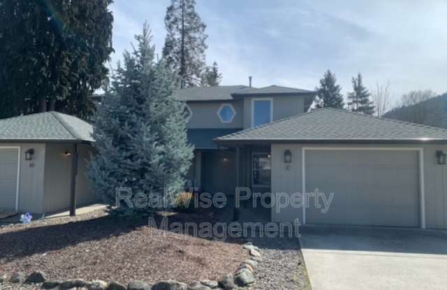 210 3rd St - 210 3rd Street, Rogue River, OR 97537