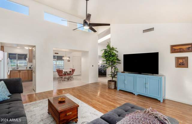 Photo of 220 N 22ND Place