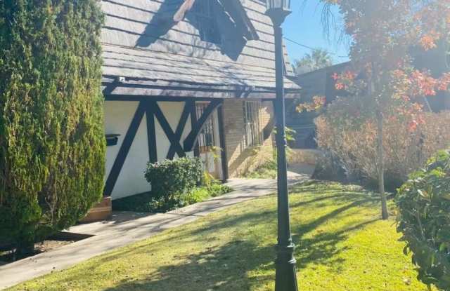 350 Thunderbird Drive unit: 21