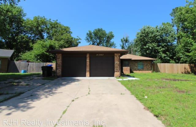 2207 Rogers - 2207 Rogers Circle, Norman, OK 73071