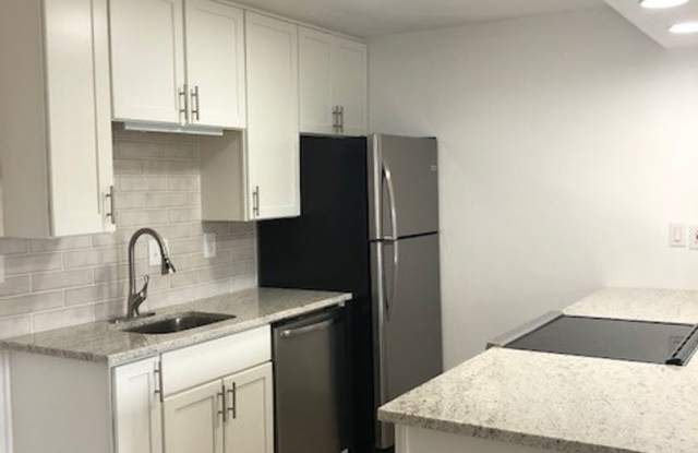 Conveniently Located Boulder Condo for Rent with Pool Overlooking the Flatirons