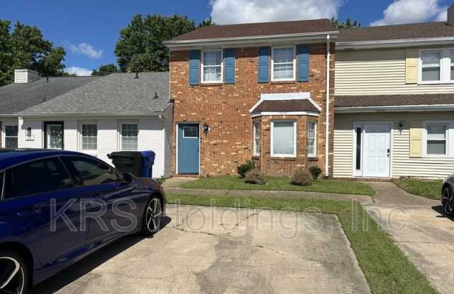 Photo of 1652 Fairfax Dr