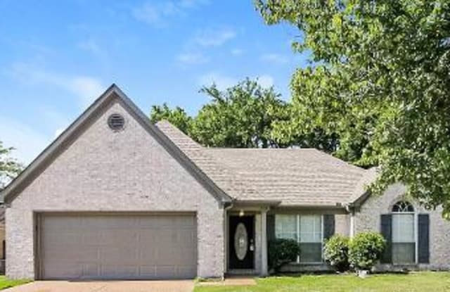 160 Garden View Dr - 160 Garden View Drive, Oakland, TN 38060