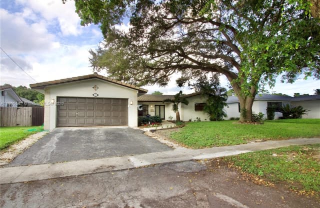 5401 Pierce St - 5401 Pierce Street, Hollywood, FL 33021