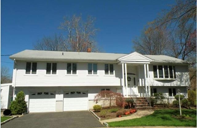 99 Lee Place - 99 Lee Place, Paramus, NJ 07652