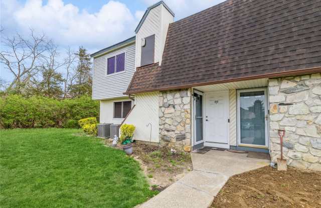 48 Pointe Cir S
