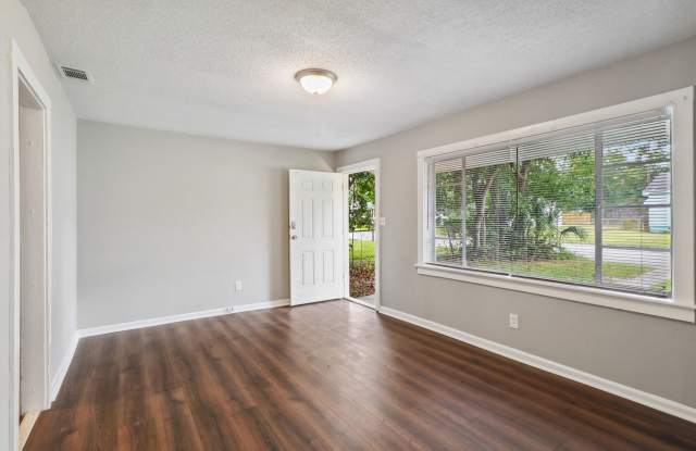 Large 3BR/1BA Near Ardsley Park House For Rent