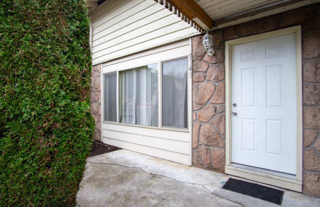 One Month FREE in VERY Spacious Corner Townhouse with Private Patio, DW, W/D Hookups!