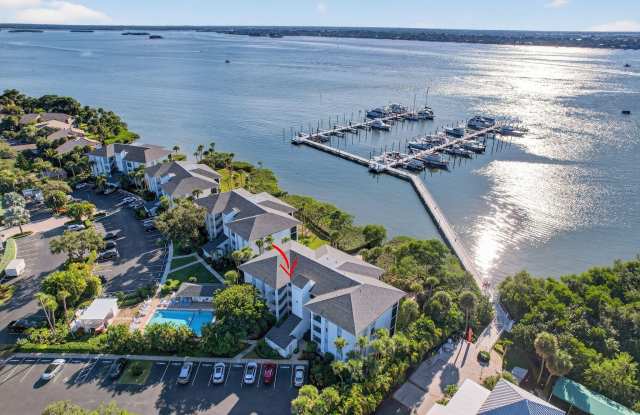 Photo of 390 NE Edgewater Drive