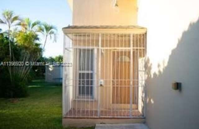 495 NW 18th St