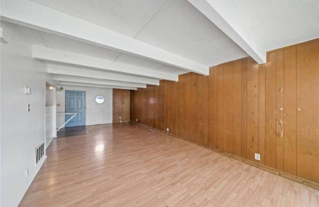 3 Bed 1.5 Bath Townhome for rent