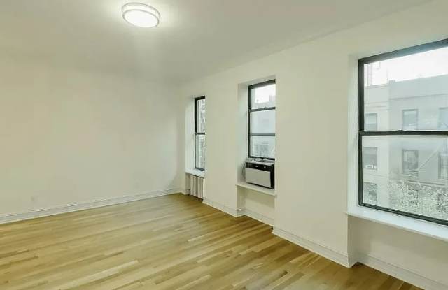 Photo of 320 E 58th St