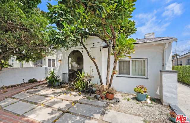 2736 S Cloverdale Ave