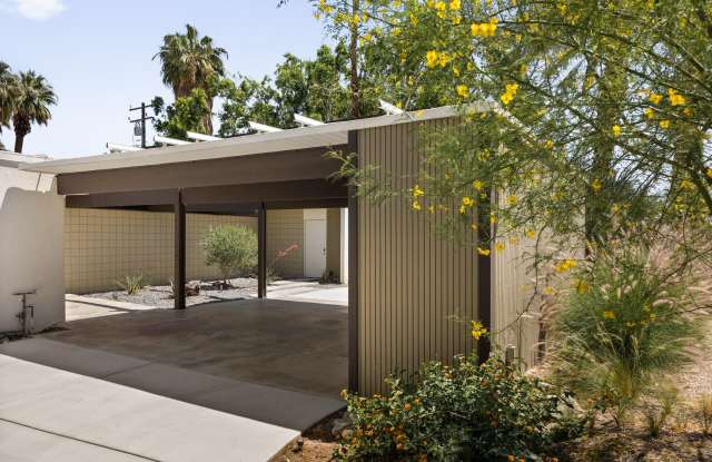 74110 Covered Wagon Trail