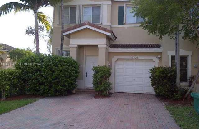 5702 NW 112 CT